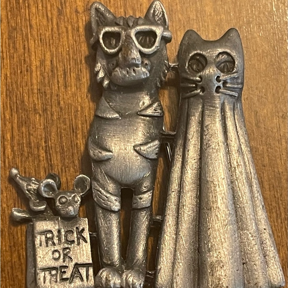 DARLING 2 KITTY CATS TRICK OR TREATING HALLOWEEN PIN SIGNED AJC